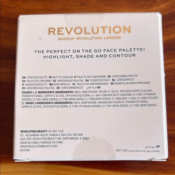Revolution Medium Contour Powder Compact - Brown and Cream - Picture 2 of 3